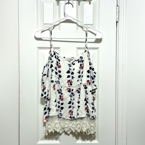 Skies Are Blue cold-shoulder top - Picture 2 of 4